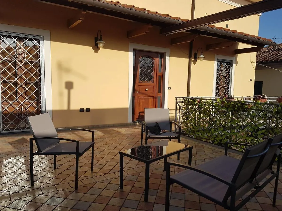 Bella Casa Vicino Alla Grotta Giusti. location